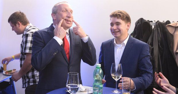 Klaus ml. si rýpl: Řada poslanců nepracovala, jen „vysír*li“ a teď řeší platy