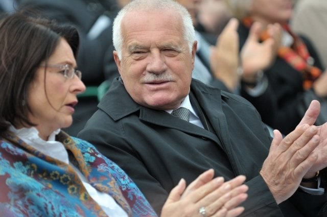 Václav Klaus tvrdí, že měl Miroslavu Němcovou rád, ale v jedné straně už by s ní být nemohl