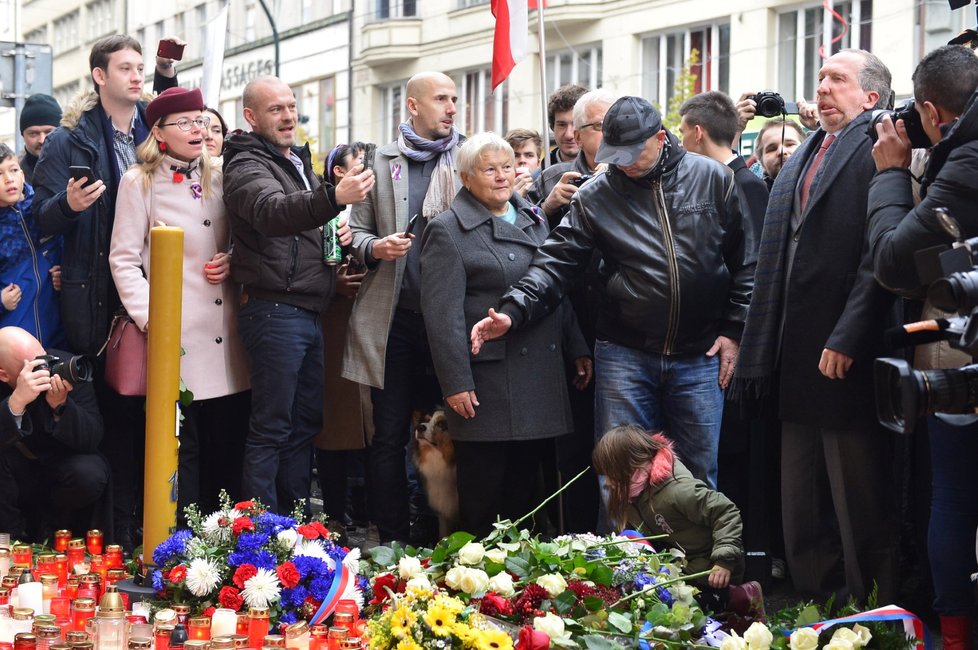 Václav Klaus ml. (Trikolóra hnutí občanů) se dostavil na Národní třídu, aby oslavil památku 30 let svobody (17.11.2019)