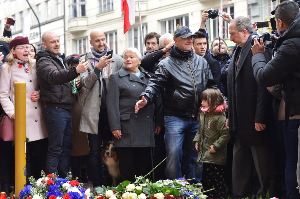 Václav Klaus ml. (Trikolóra hnutí občanů) se dostavil na Národní třídu, aby oslavil památku 30 let svobody (17.11.2019)