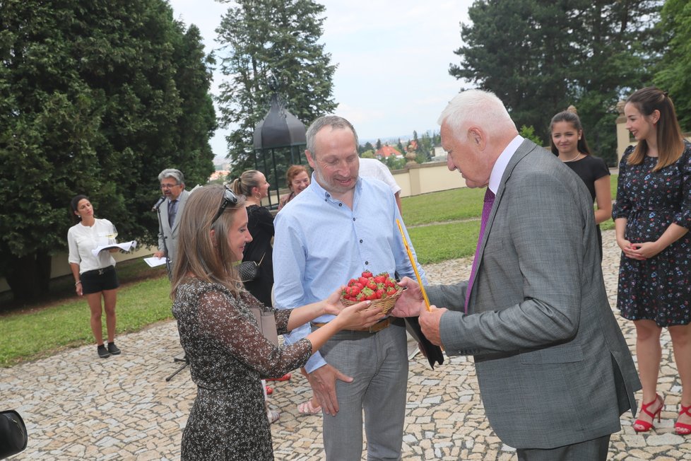 Václav Klaus mladší na narozeninové oslavě svého otce