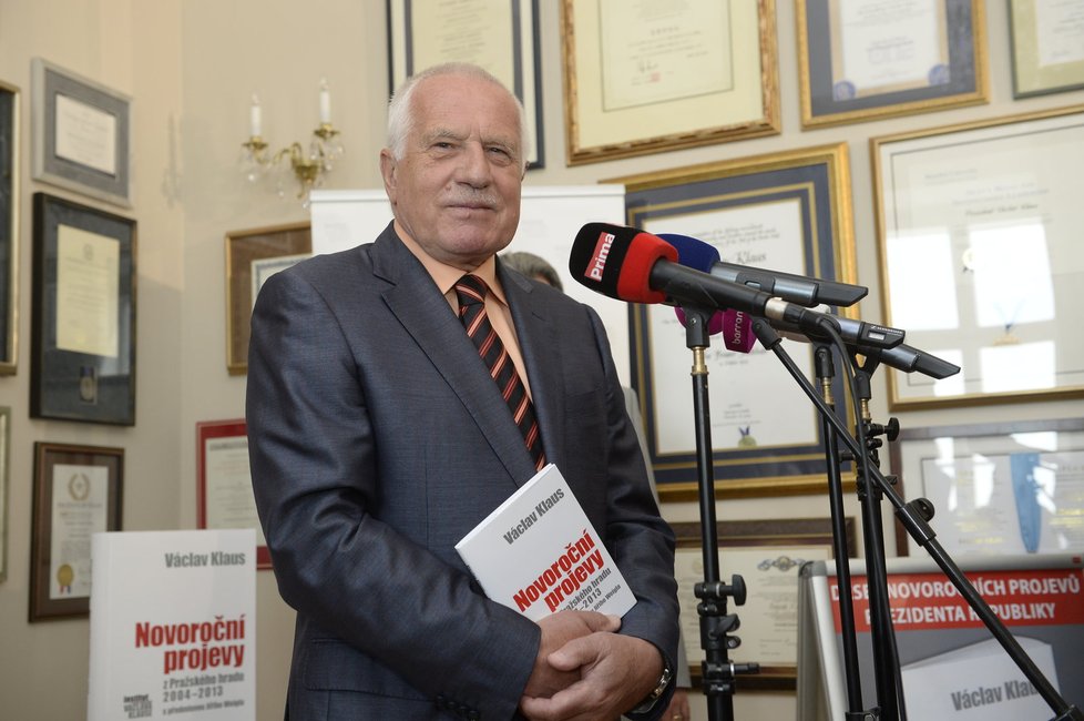 Václav Klaus u příležitosti svých 73. narozenin představil ve svém institutu knižní vydání svých novoročních projevů.