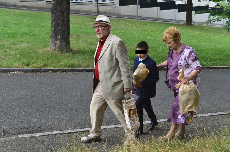 Příchod hostů na oslavu 78. narozenin Václava Klause (19.6.2019)