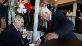 Oslavenec Klaus: Medaile, valaška a demižony! Přáli Zeman, Bohdalová či Nečas s ex