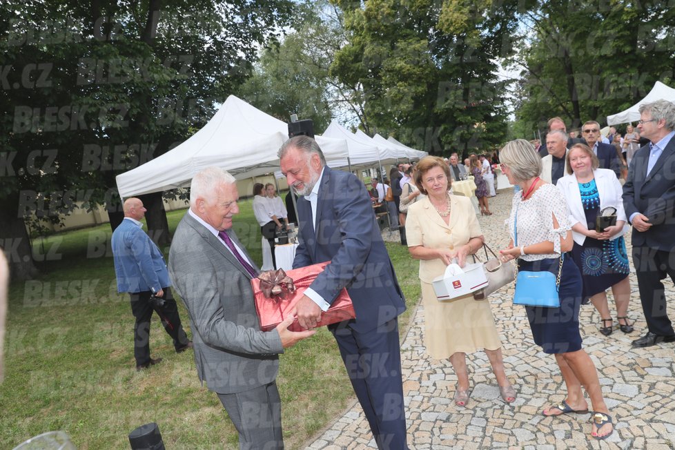 Oslava Klausových 77. narozenin: Gratulae hradního tajemníka Hlinovského