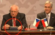 VIDEO Kapsář Václav Klaus: Takhle »zprivatizoval« pero!