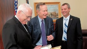 Václav Klaus, George Bush a Petr Kolář, USA, Houston 2007