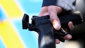 Zbraň, se kterou střílel útočník v Chrastavě na prezidenta Klause