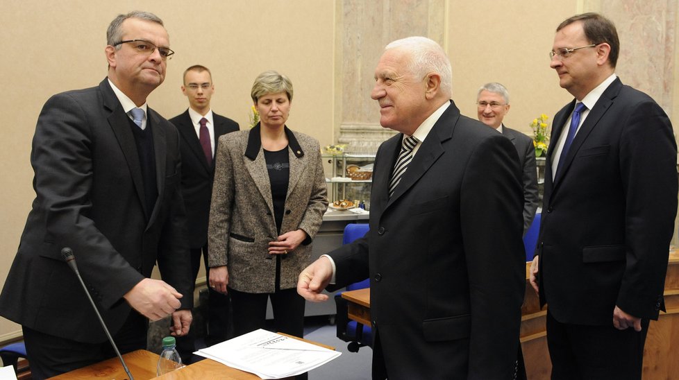 Ministr Kalousek zastává post ministra financí dnes, prezident Klaus měl tuto funkci po revoluci