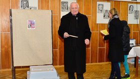 Václav Klaus odevzdal svůj hlas stejně jako v 1. kole v Praze-Kobylisích