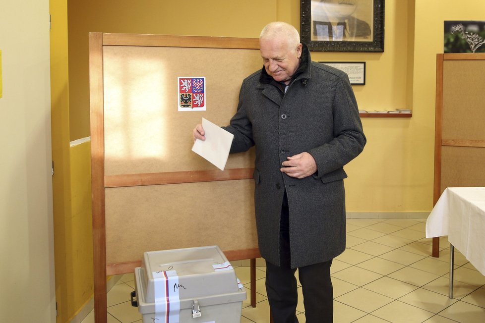 Václav Klaus volil i ve 2. kole prezidentské volby 2018 Miloše Zemana