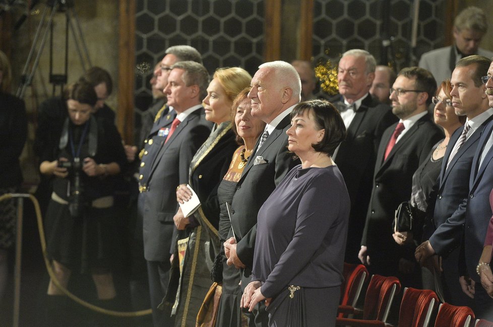 V roce 2014 doprovodila Václava Klause na předávání státních vyznamenání i manželka Livie.