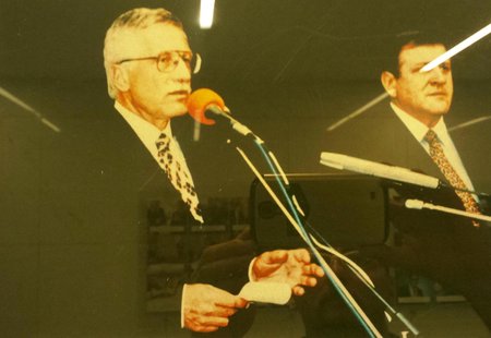 Předseda ODS Václav Klaus a předseda HZDS Vladimír Mečiar v hotelu v roce 1993 fakticky domluvili rozdělení Československa.