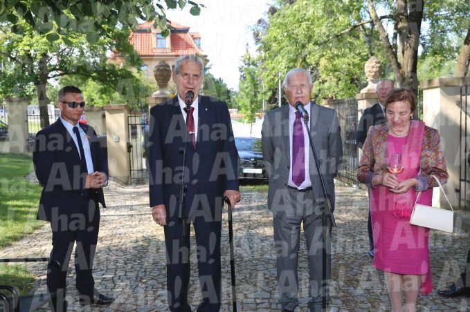 Václav Klaus starší slavil 77. narozeniny ve svém zámečku.