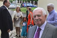 Narozeninový mejdan Václava Klause (78): Slavit přišel i Zeman