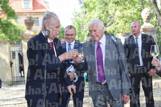 Václav Klaus starší slavil 77. narozeniny ve svém zámečku.