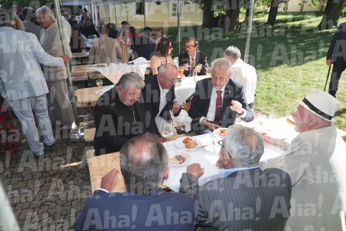 Václav Klaus starší slavil 77. narozeniny ve svém zámečku.