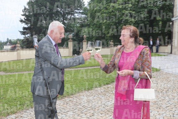 Václav Klaus starší slavil 77. narozeniny ve svém zámečku.