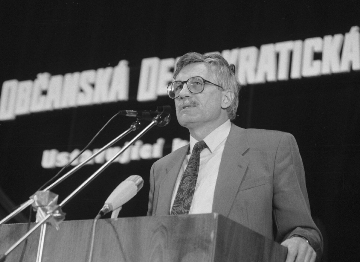Klaus na ustavujícím kongresu ODS v dubnu 1991. Stranu vedl do roku 2002.