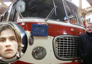 Od dětství má herec a muzikant Václav Kopta (49), známý z filmu Sněženky a machři, velkou vášeň. Miluje staré autobusy Škoda RTO. Sbírá jejich modely a vyrobil si i kabinu řidiče. Nyní už své vysněné vozidlo může i řídit.