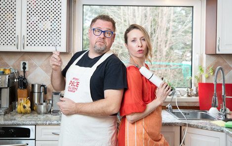 Moderátoři show Peče celá země Václav Kopta a Tereza Bebarová