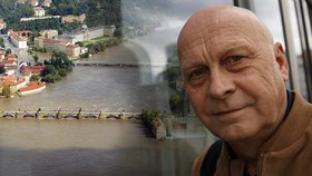 20 let od povodní. Hasič Václav (63) velel jednotce na Karlově mostě: 36 hodin nespal, překvapil ho "frajer" na kajaku