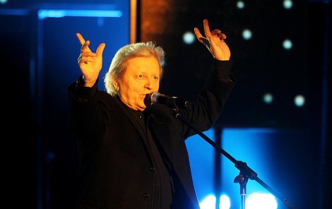 Václav Neckář zazpíval svůj letošní hit Půlnoční.