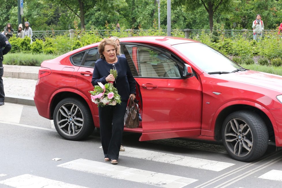 Pohřeb Václava Postráneckého: Jiřina Bohdalová