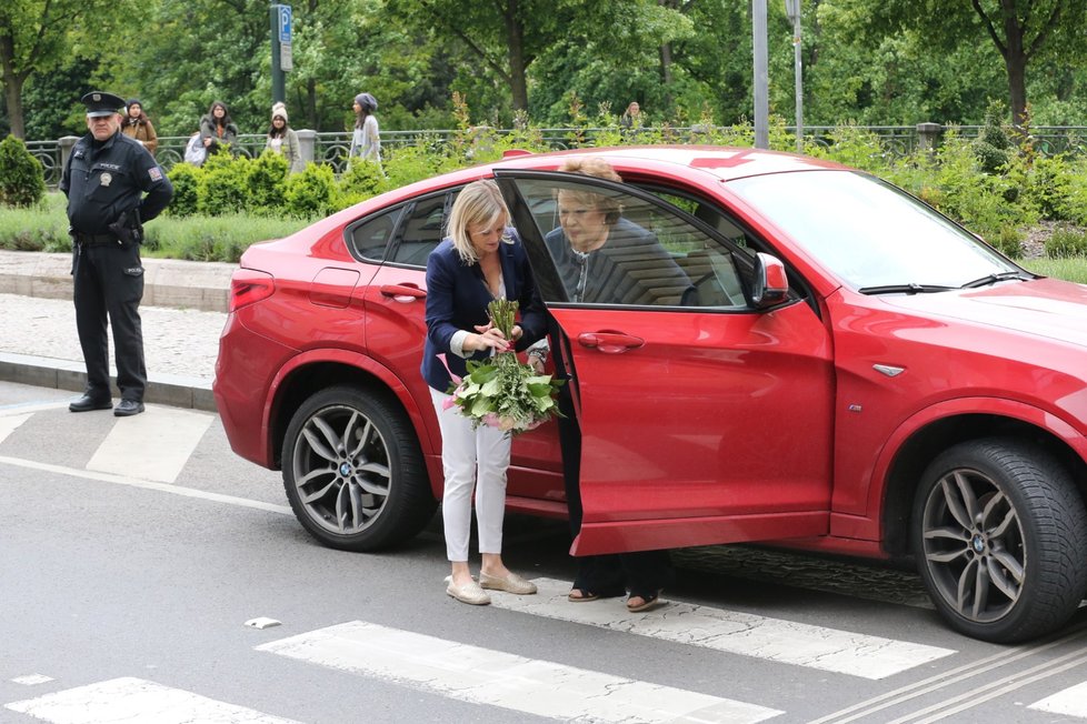 Pohřeb Václava Postráneckého: Jiřina Bohdalová