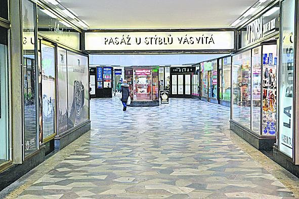 V pasáži bývalo kino Alfa i divadlo Semafor.