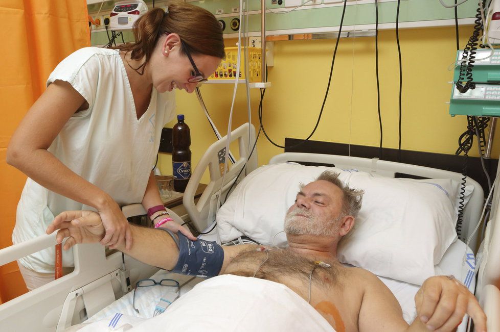 Václav Upír Krejčí leží v nemocnici na JIPce.