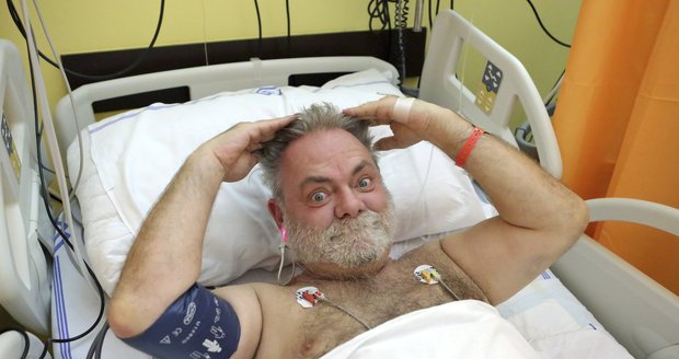 Václav Upír Krejčí je v nemocnici se zlomeným obratlem.