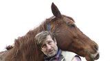 Václav Vydra: Je krásné lehnout si na louku a poslouchat koně, jak chroupou