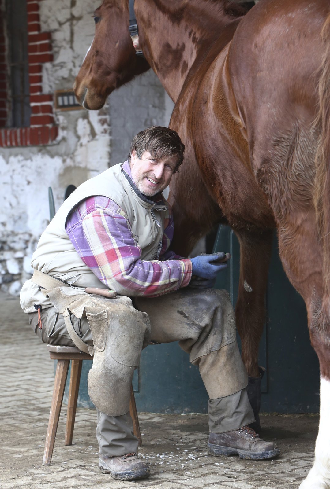 Každou volnou chvíli tráví Václav na farmě se svými koňmi.