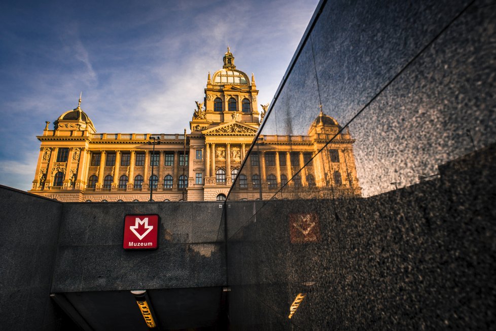 Fotografií nazvanou V zrcadle zaujala porotu Jana Kupčáková.