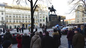 18. ledna 2019: Na Václavském náměstí se zapálil muž. Kolemjdoucí jej uhasili.
