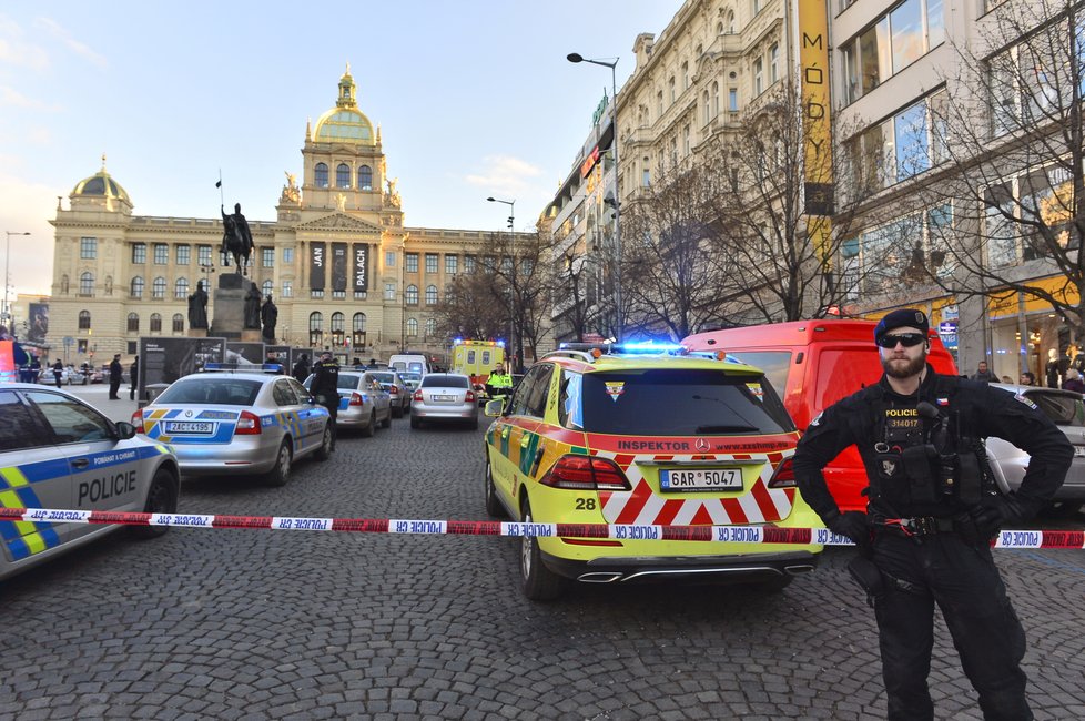 18. ledna 2019: Na Václavském náměstí se zapálil muž. Kolemjdoucí jej uhasili.