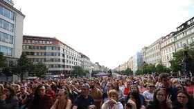 Na Václavském náměstí se konal benefiční koncert pro obyvatele jižní Moravy, které nedávno zasáhlo ničivé tornádo.