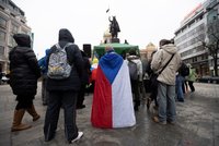 Na Václavském náměstí se opět demonstrovalo proti vládě. Někteří přišli bez roušek