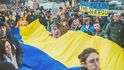 Desítky tisíc lidí v neděli 27. 2. 2022 na Václavském náměstí protestovaly proti invazi na Ukrajinu. Demonstraci svolal Milion chvilek.