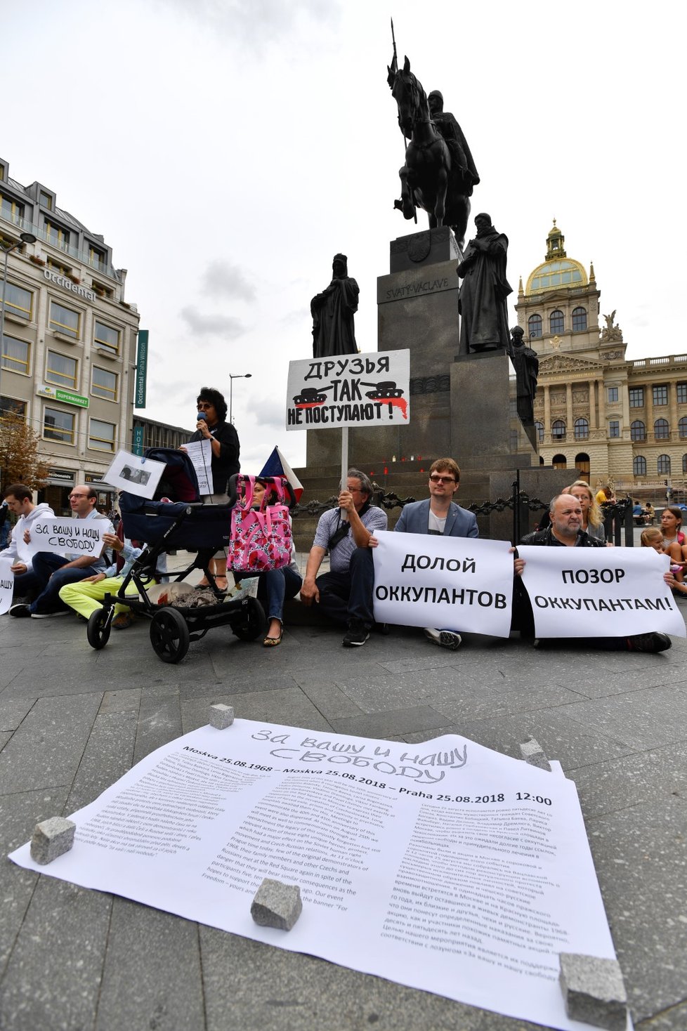 Happening na pražském Václavském náměstí připomněl 25. srpna 2018 demonstraci skupiny &#34;osmi statečných&#34;, kteří před 50 lety protestovali na Rudém náměstí v Moskvě proti invazi vojsk Varšavské smlouvy do Československa.