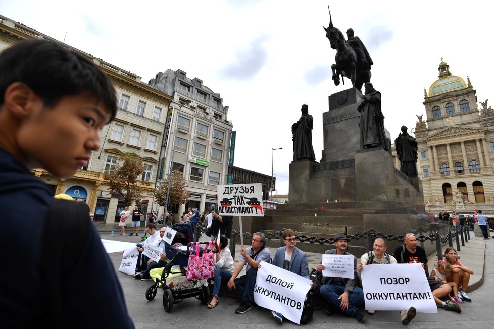 Happening na pražském Václavském náměstí připomněl 25. srpna 2018 demonstraci skupiny &#34;osmi statečných&#34;, kteří před 50 lety protestovali na Rudém náměstí v Moskvě proti invazi vojsk Varšavské smlouvy do Československa.