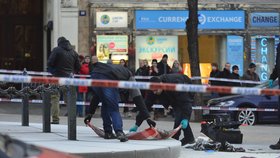 18. leden 2019: Neznámý muž se polil hořlavou látkou a na Václavském náměstí se podpálil. I přes rychlý zásah kolemjdoucích, kteří jej hasili, je podle všeho popálený na 30% těla.