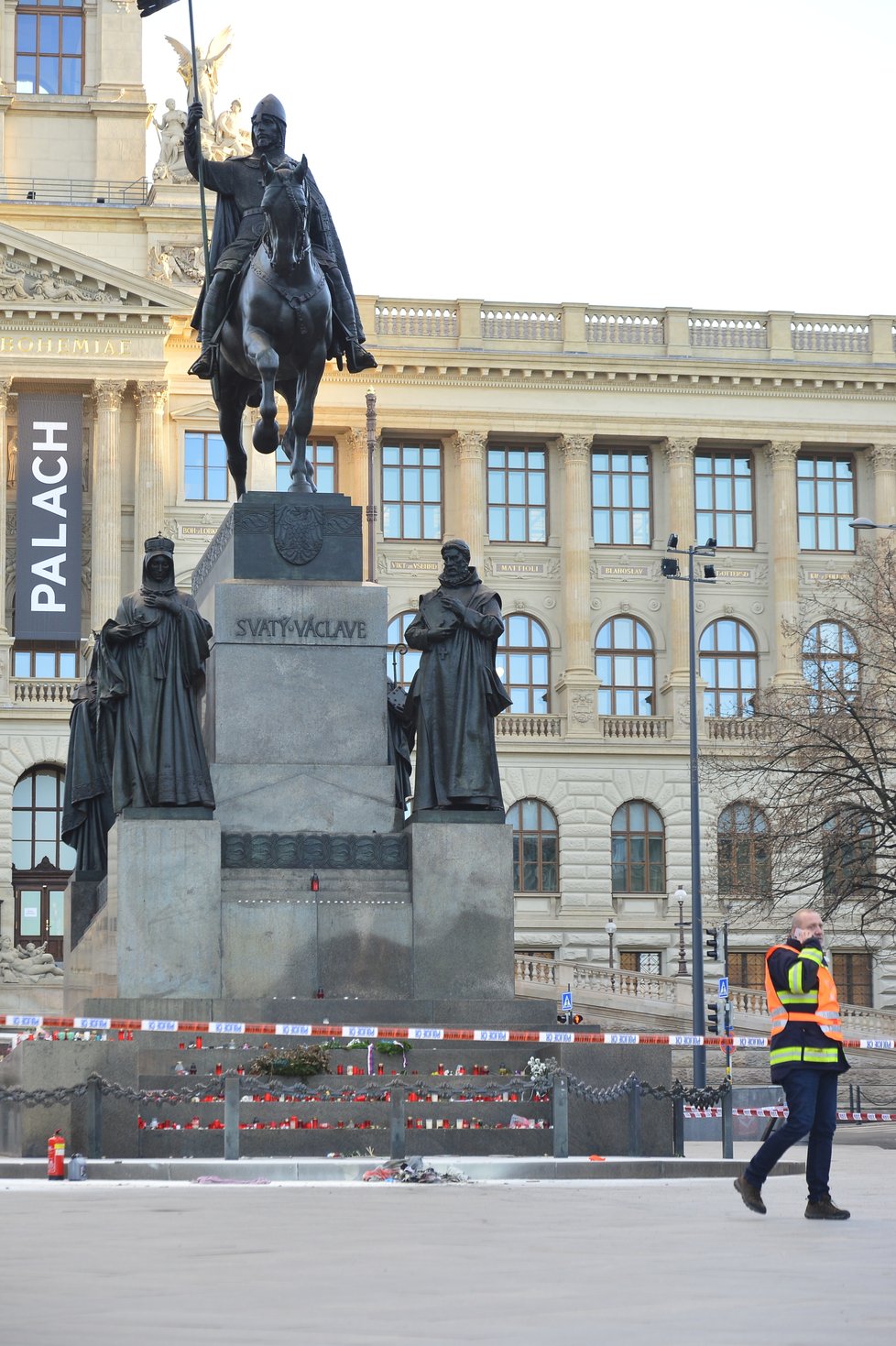 18. ledna 2019 se na Václavském náměstí polil hořlavou látkou a zapálil muž (ročník 1964). I přes rychlý zásah kolemjdoucích je podle ZZS Praha popálený na 30% těla.