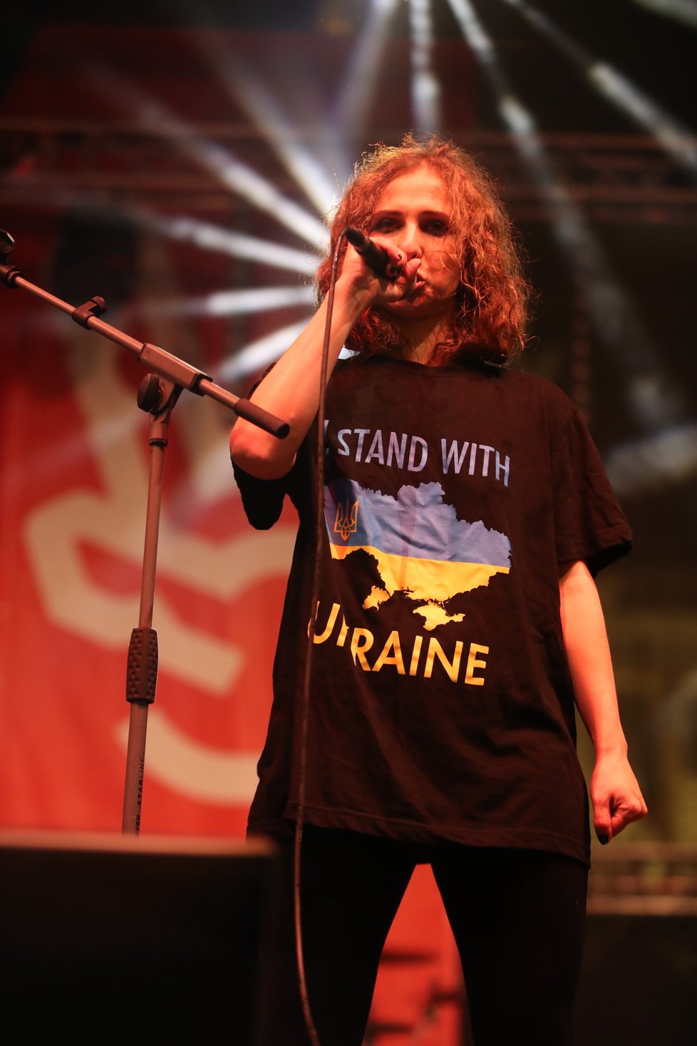 Pussy Riot na koncertu na Václavském náměstí v Praze (17.11.2022)