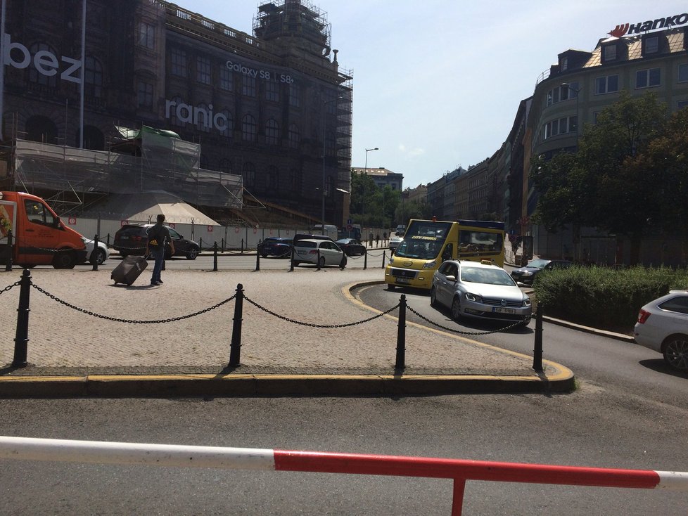 Současné řešení dopravy na Václavském náměstí v Praze