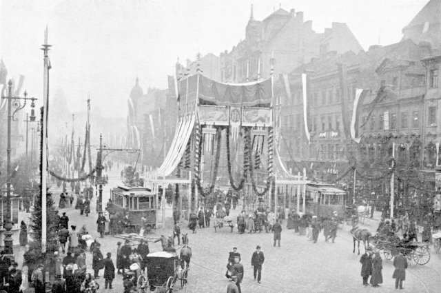 Slavobrána pro císaře Františka Josefa I. na Václavském náměstí roku 1907.