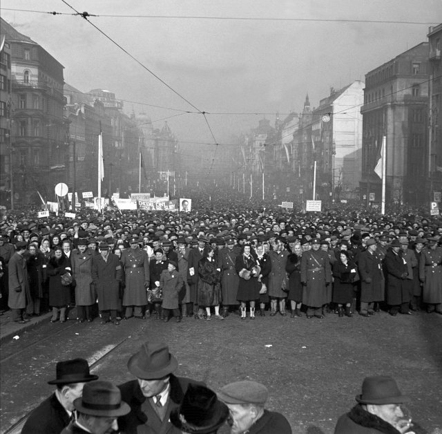 Zemědělská manifestace na podporu komunistického puče v únoru 1948.