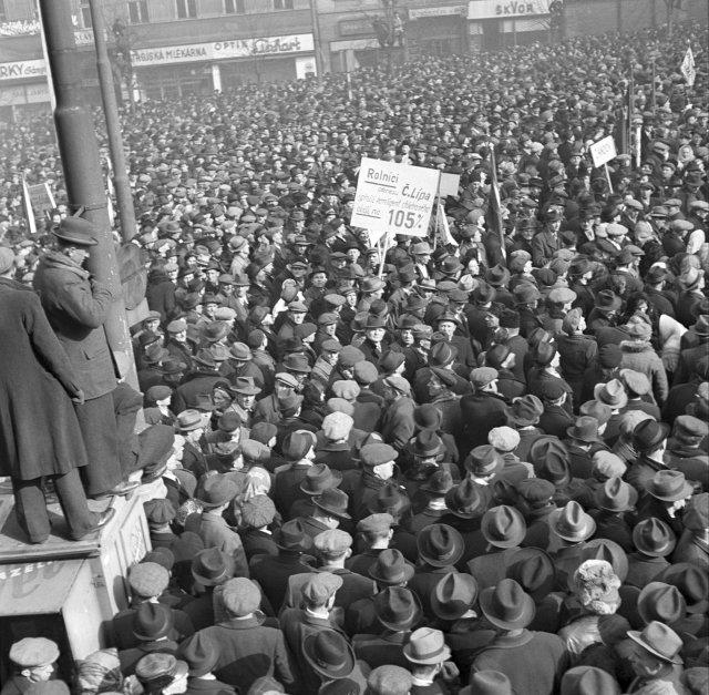 Zemědělská manifestace na podporu komunistického puče v únoru 1948