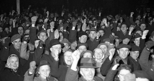 Manifestace během komunistického převratu v únoru 1948.